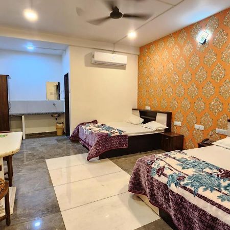 Bombay Darbar Hotel Simrol Екстериор снимка